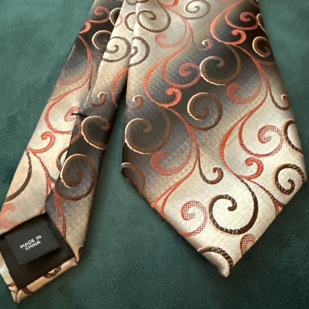NEW Van Heusen Polyester Necktie Rust Brown Swirl Metallic Stripe